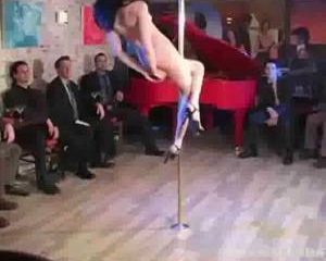 Paaldanseres gaat op gezicht zitten